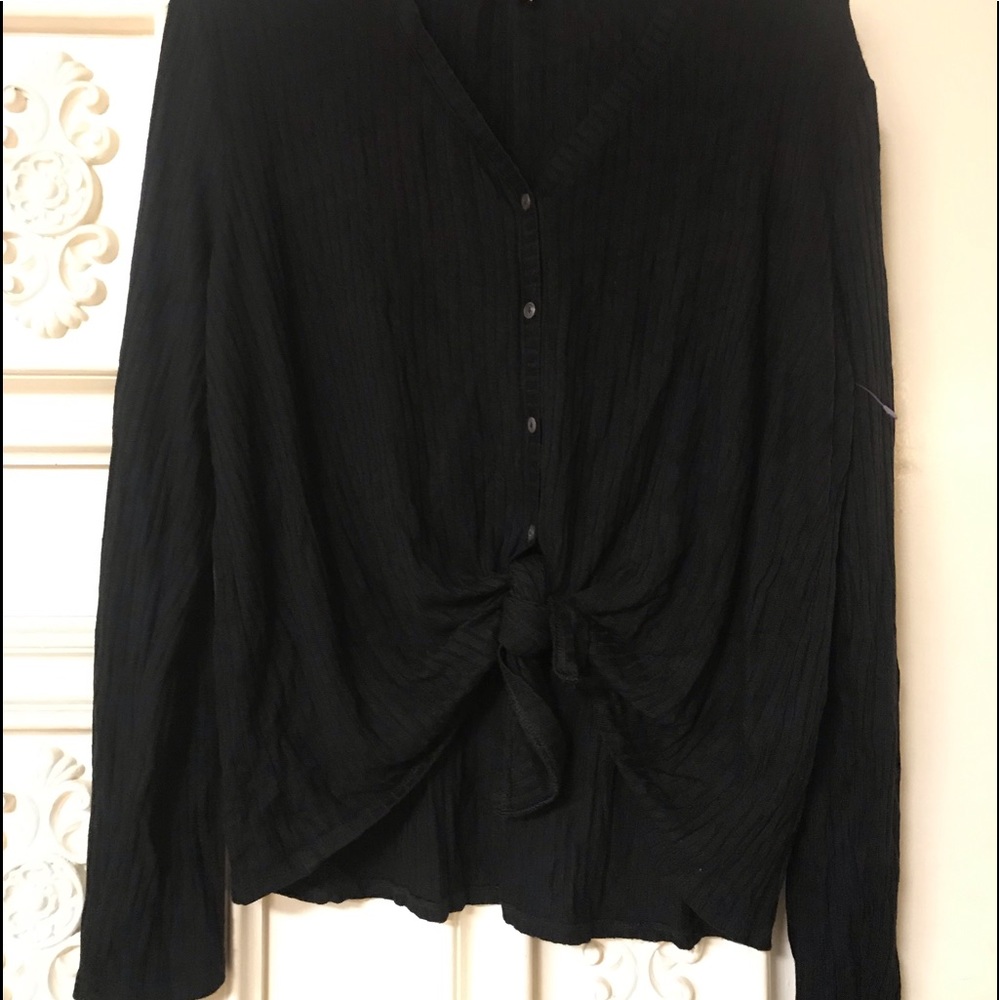 Sexy💋Ribbed Knit Tied Hi•Low V-Neck Button Top - Picture 4 of 8